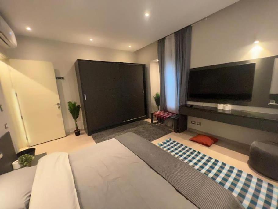 Luxury 1br With Garden Apartment