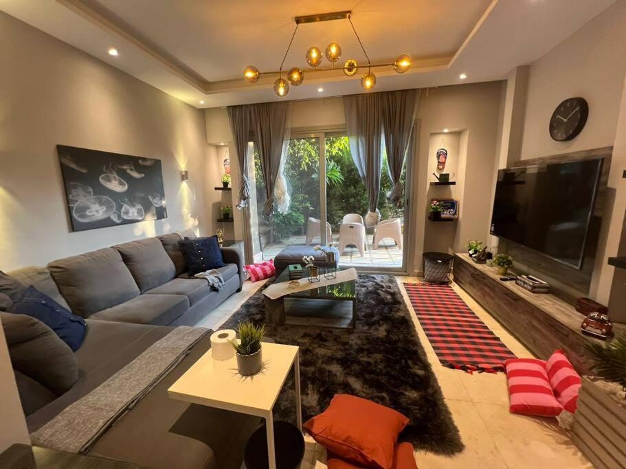 Luxury 1br With Garden Apartment *