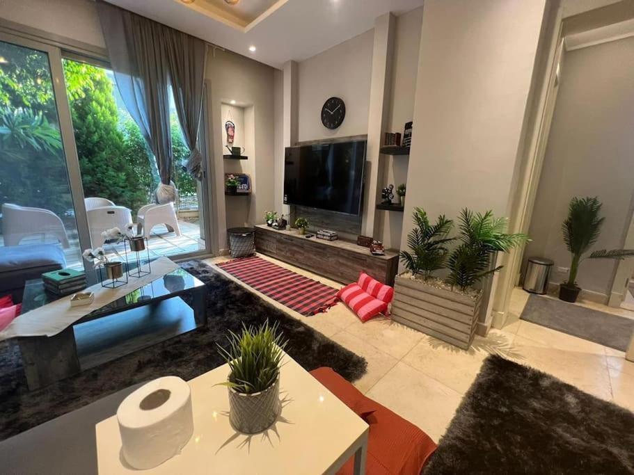 Luxury 1br With Garden Apartment