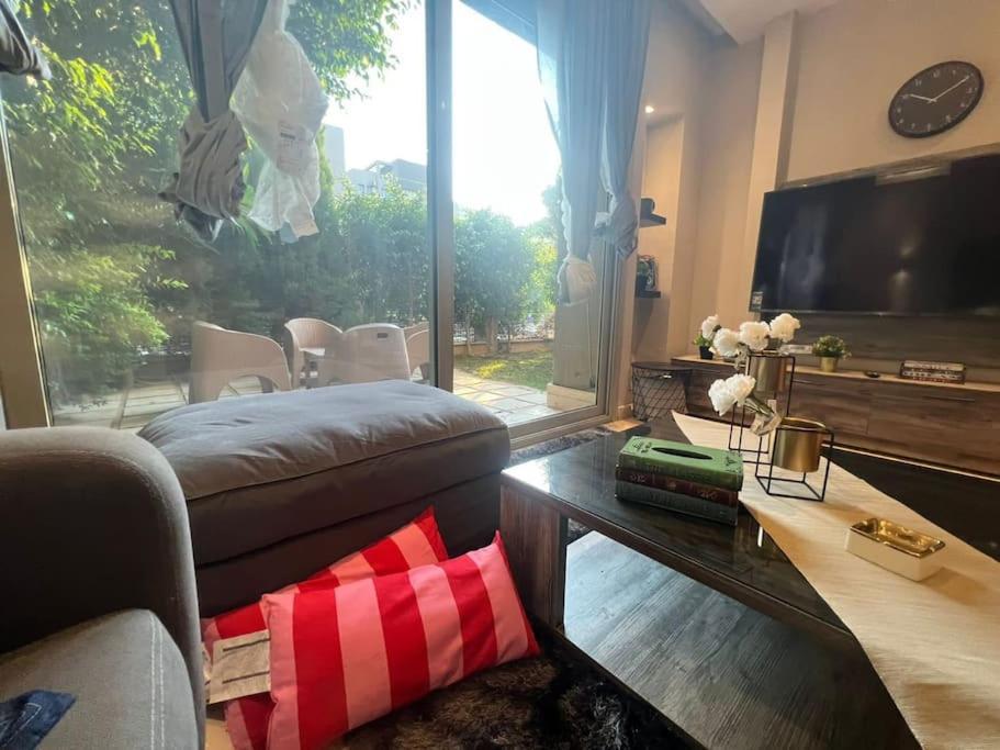 Apartment Luxury 1br With Garden